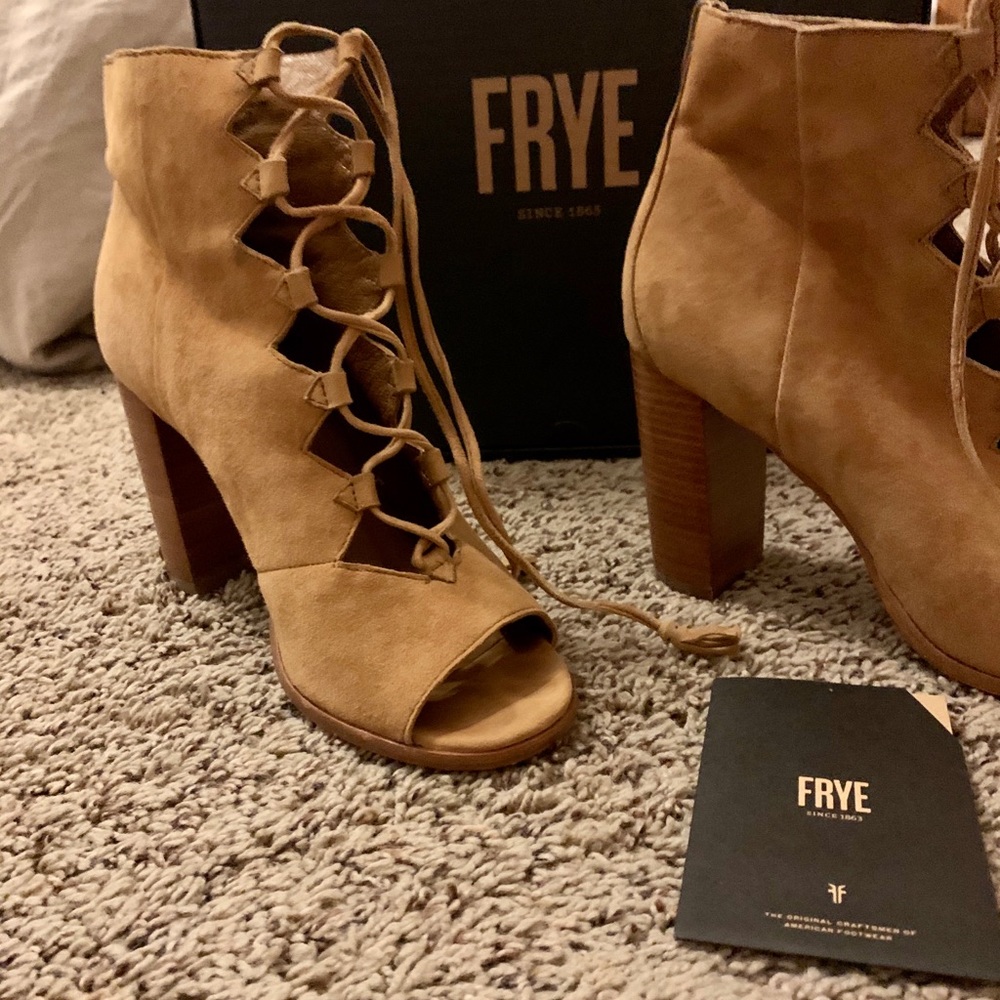Frye lace up 8.5